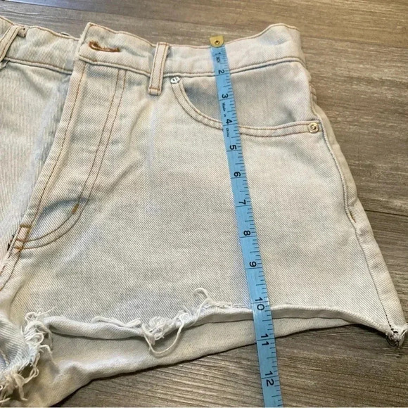 Revice Women’s Jean Short Button Fly Light Wash Size 27 Raw Hem 2”inseam - Picture 8 of 11